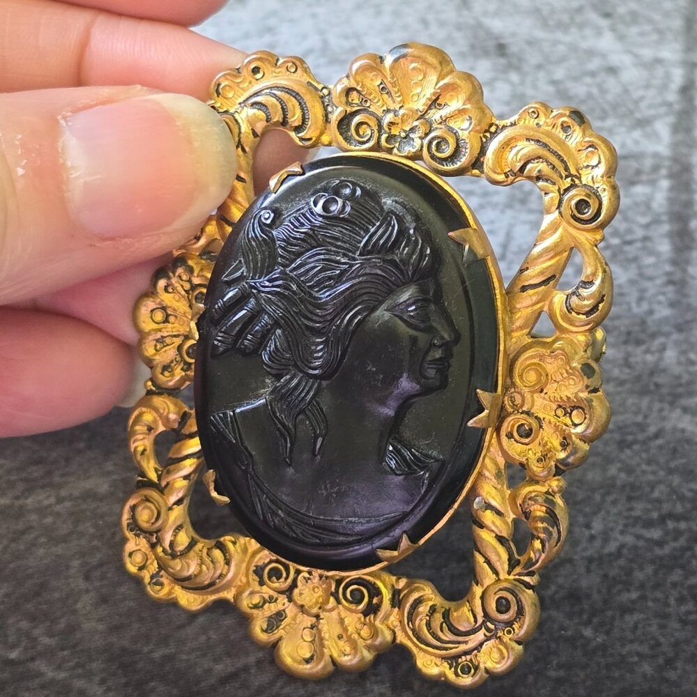 Vintage Victorian Revival Mourning Thermoset Black Cameo Brooch Gold Tone 1940s - Picture 11 of 16